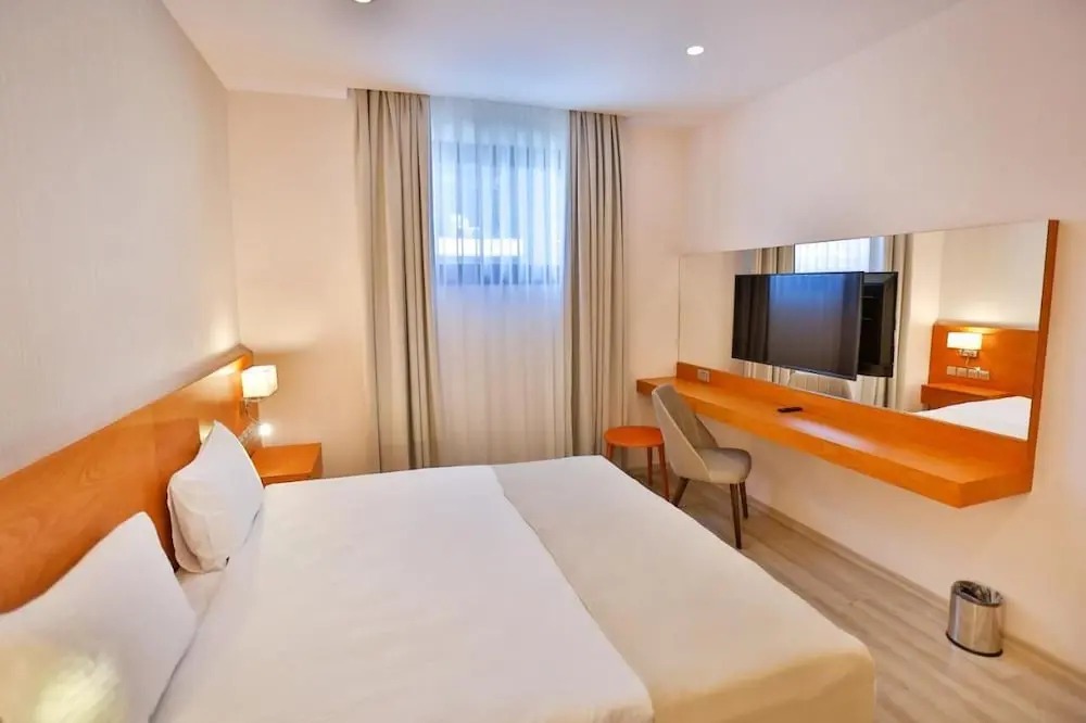 هتل کادم این